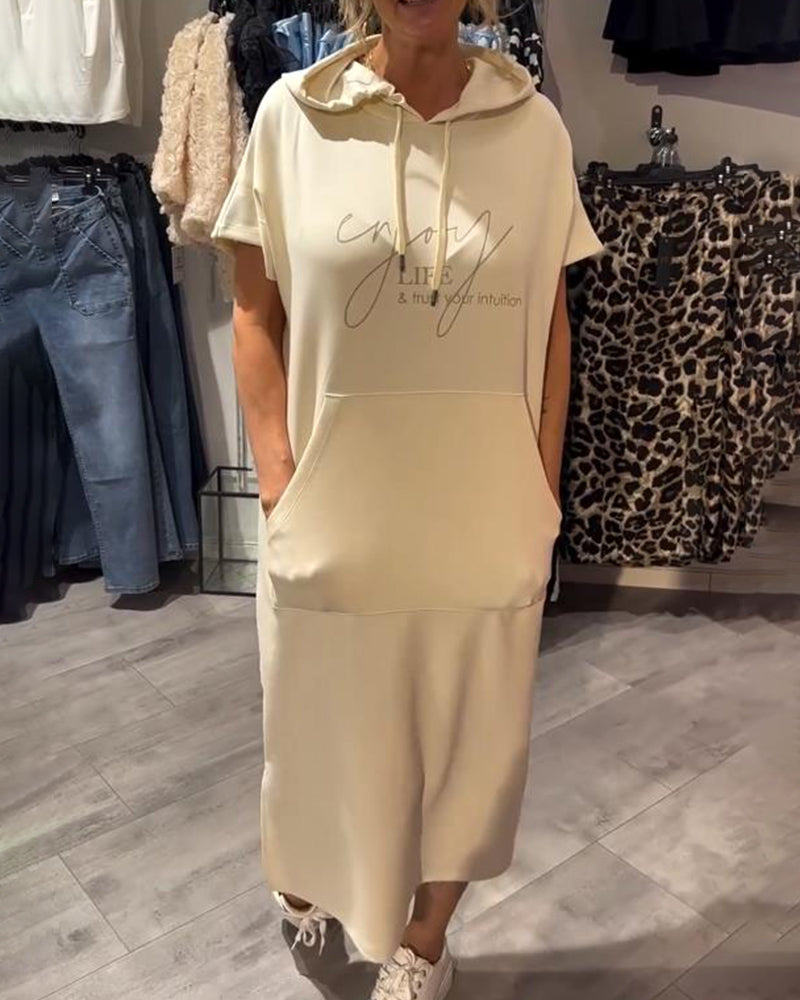 Ebba™ | Lätt och luftig klänning med huva och kvinnlig stil