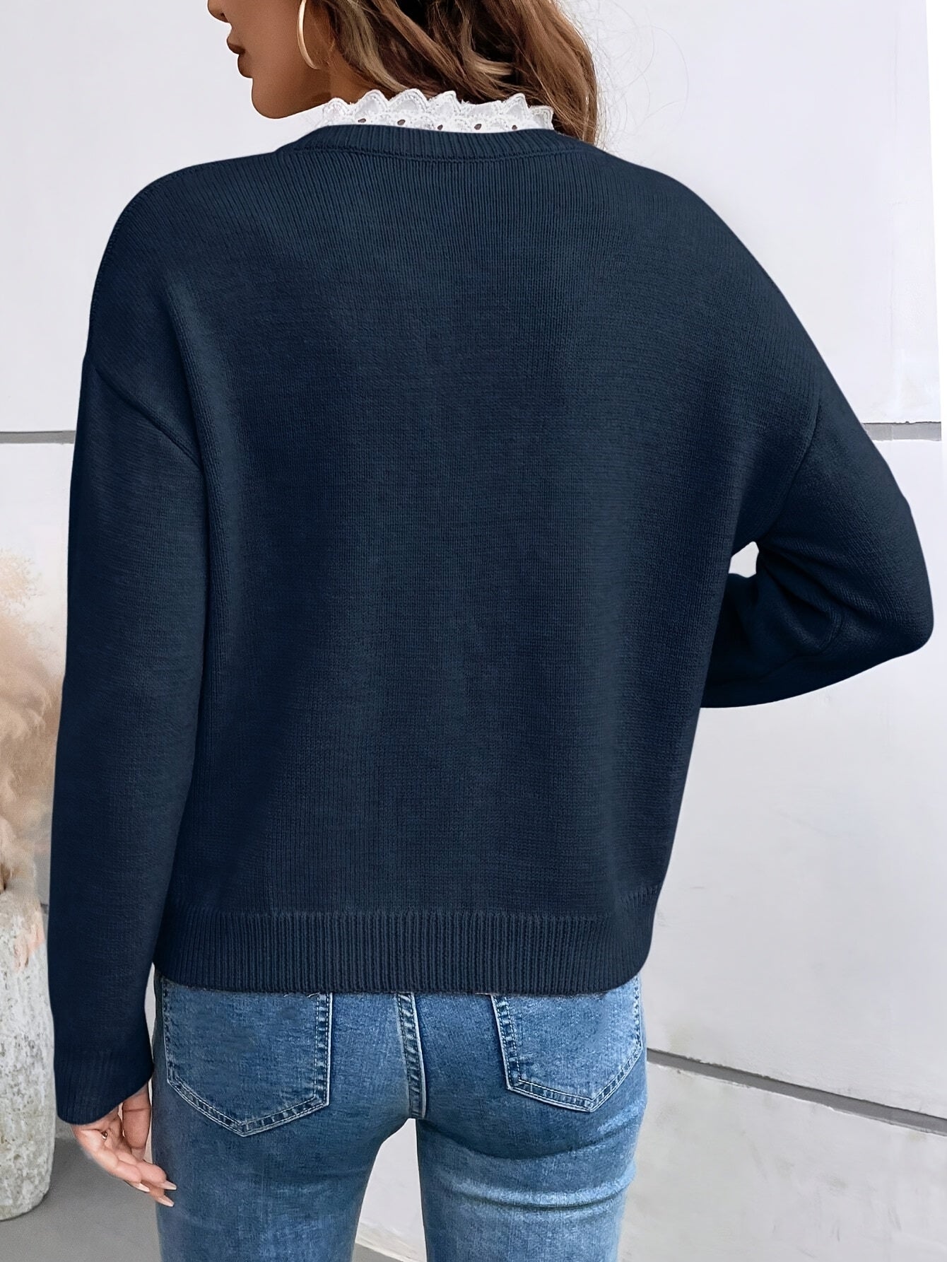 Stina™ | Stickad tröja med feminina detaljer